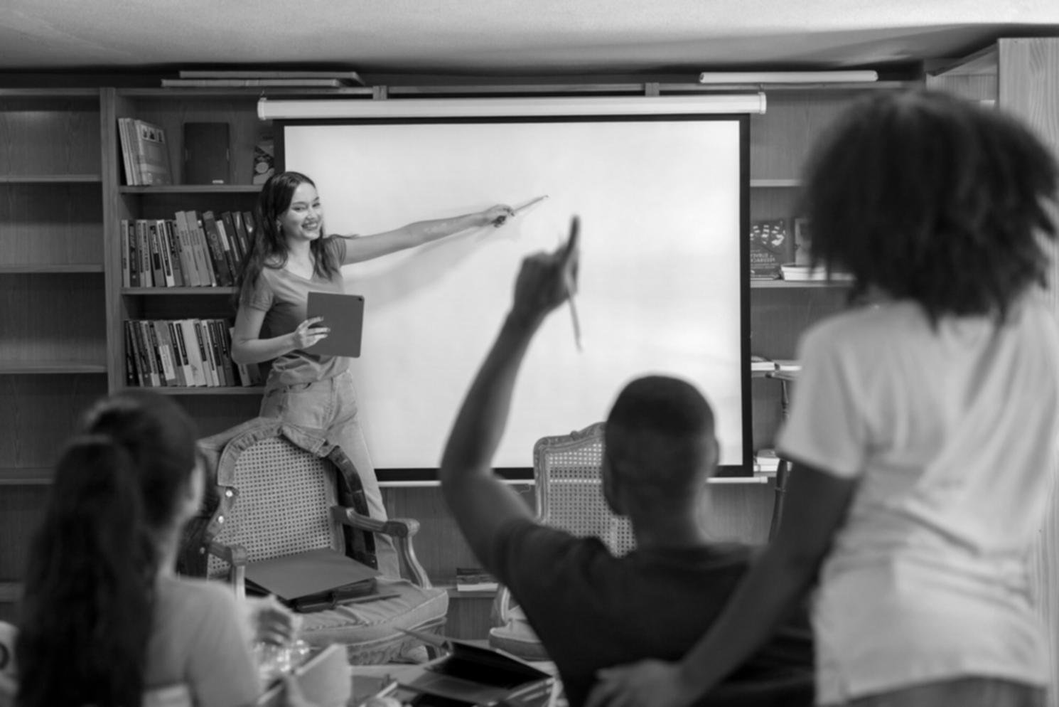 Atelier collaboratif de rédaction SEO avec échanges entre participants